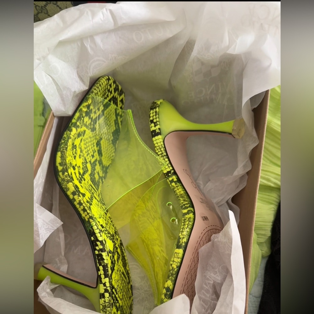 NWOT Jessica Simpson Size 6.5 Neon Snake Skin 3in Heels